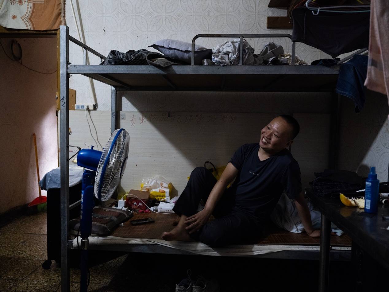 <strong></p>
<p>区块链挖矿行情</strong>他们挤在8元一晚的旅店 几百人抢一个活