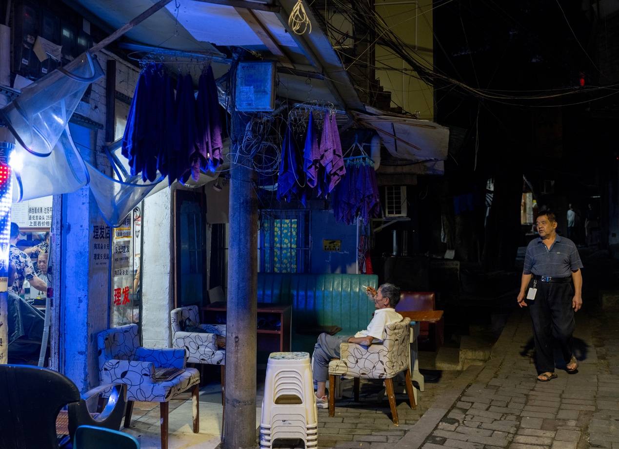 <strong></p>
<p>区块链挖矿行情</strong>他们挤在8元一晚的旅店 几百人抢一个活