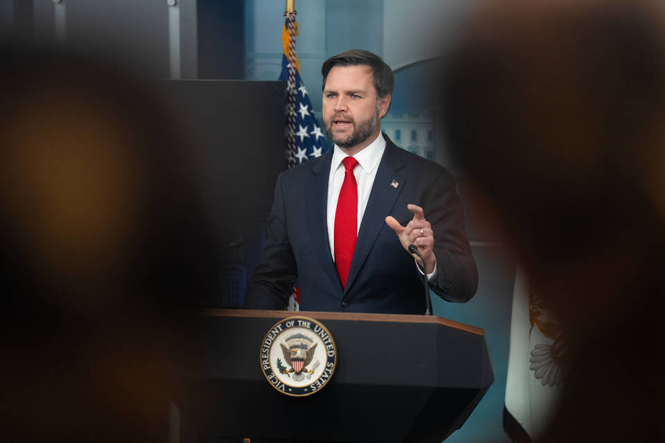 哈马斯“假装寻找遗体”<strong></p>
<p>火币价格</strong>，激怒以色列撕毁停火协议