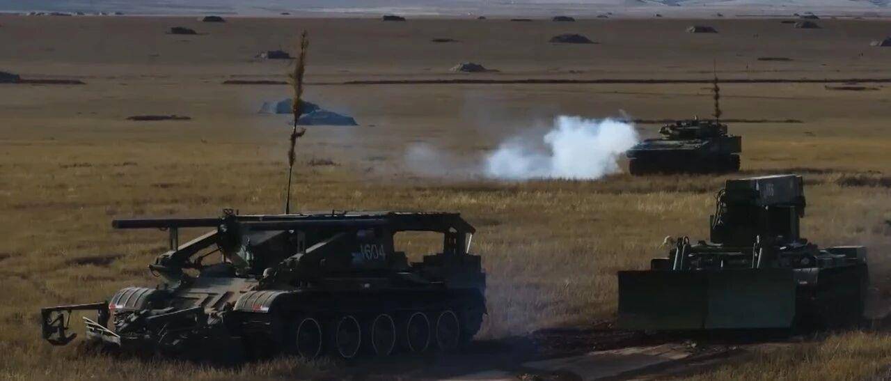 大场面！机器狗、无人机开路<strong></p>
<p>BITOP价格</strong>，实兵对抗演练画面公布