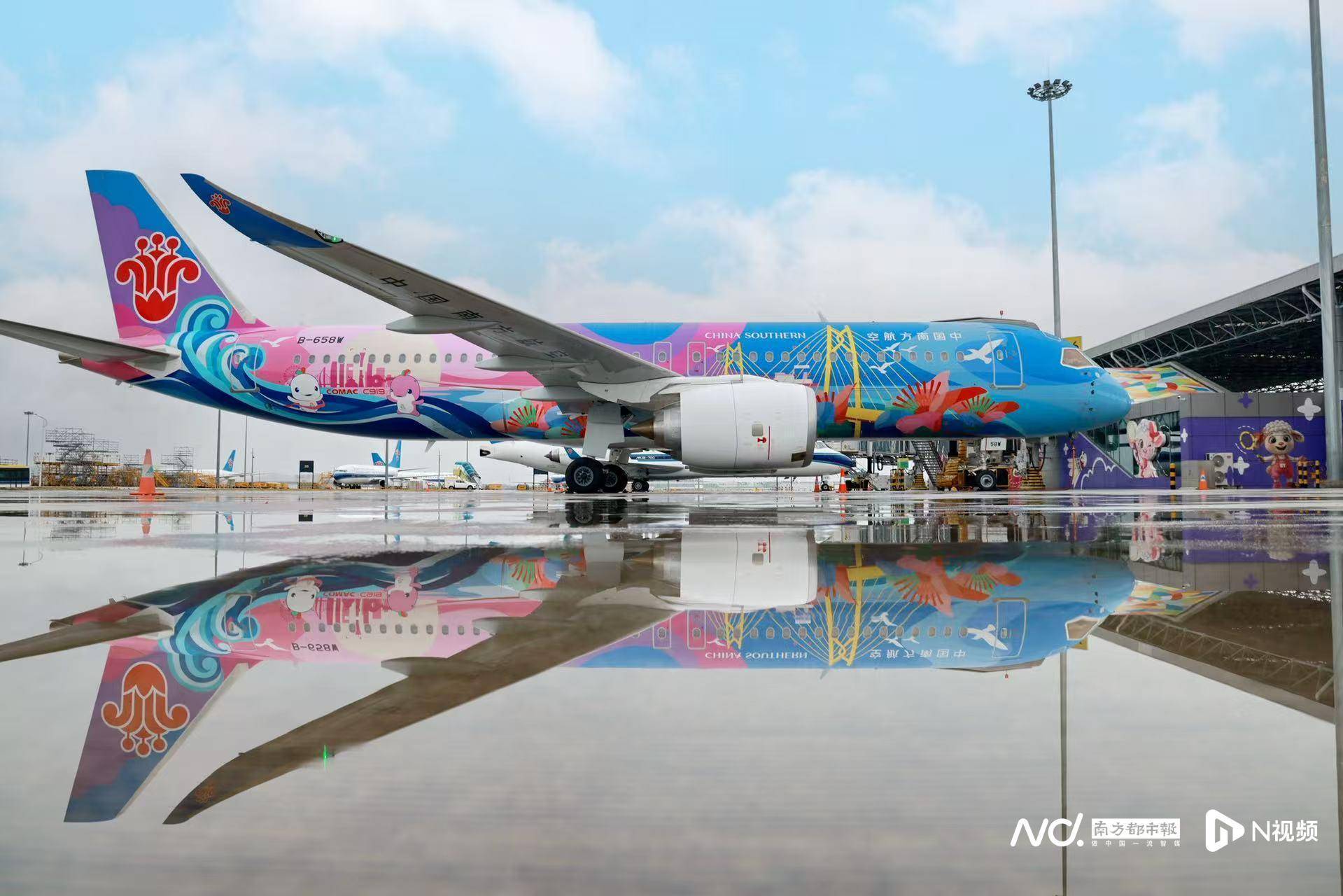 广州白云机场起飞<strong></p>
<p>BITOP价格</strong>!国内首架C919全运会主题彩绘机首航