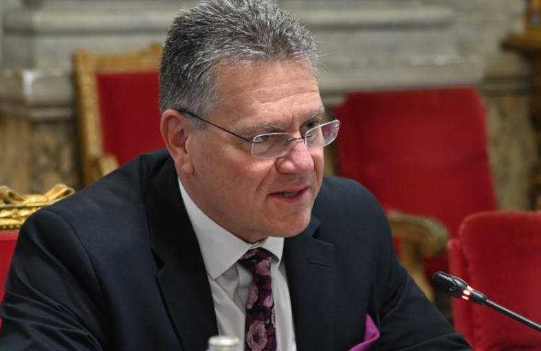 欧盟高官:向中方提交了2000份稀土申请<strong></p>
<p>BTC价格</strong>,刚过了一半