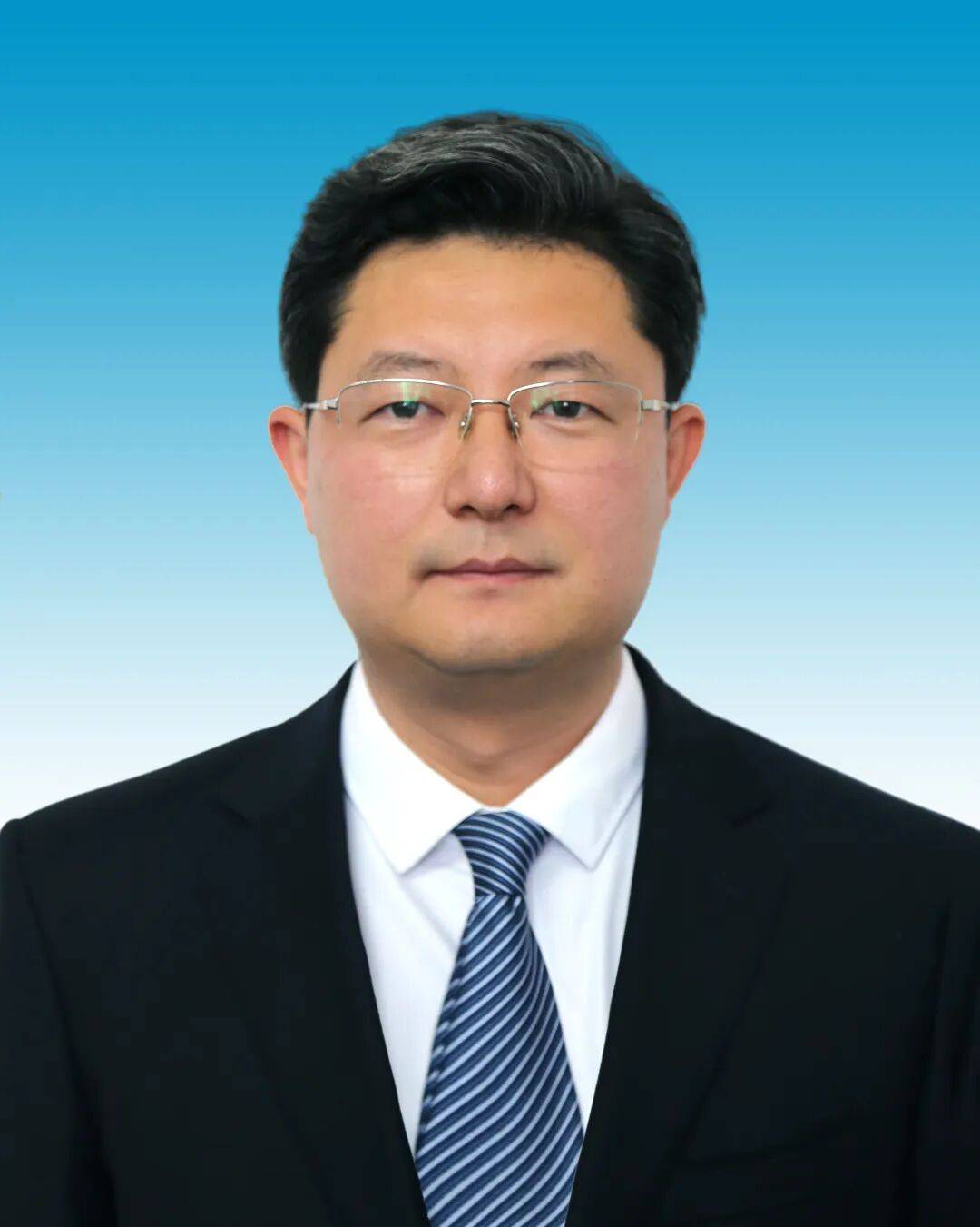 生于1985年，赵鲁主动投案