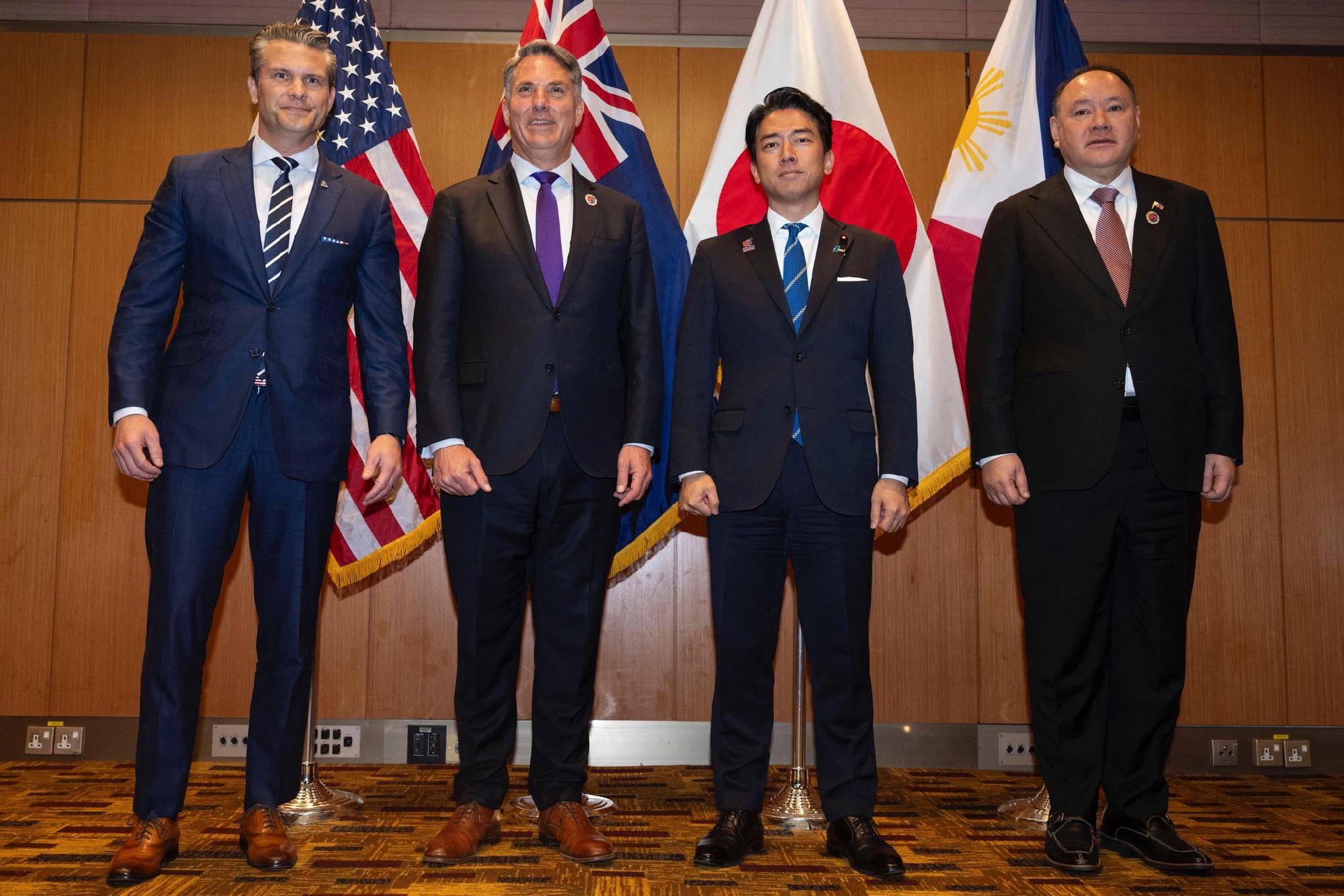 美军再度遭遇耻辱时刻：中国海军6艘战舰包围<strong></p>
<p>BTC价格</strong>，815舰插入南海演习