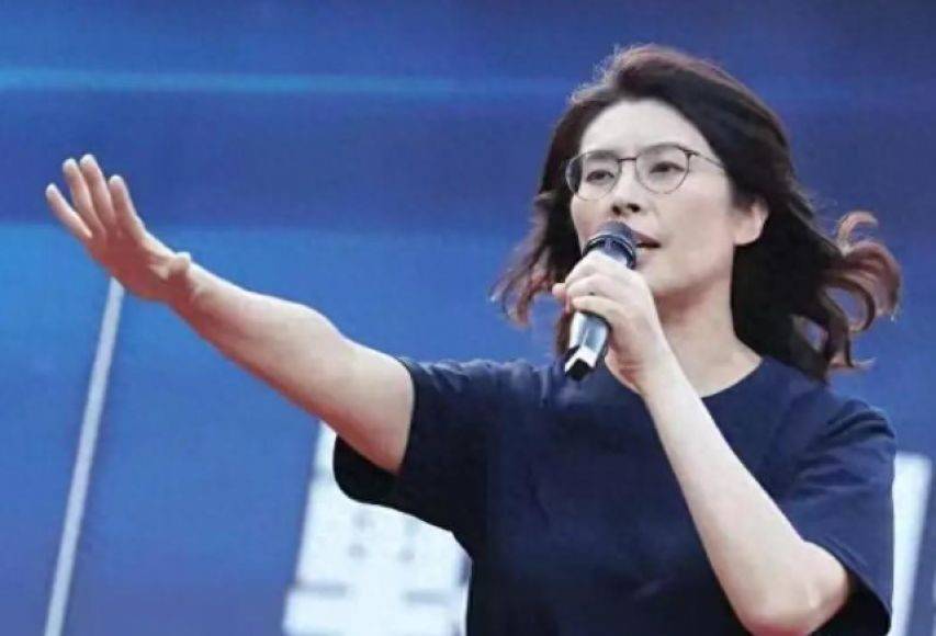 两岸统一众望所归！台湾岛内掀起入党潮，869人加入国民党，洪秀柱出面促统，果然没让大陆失望！