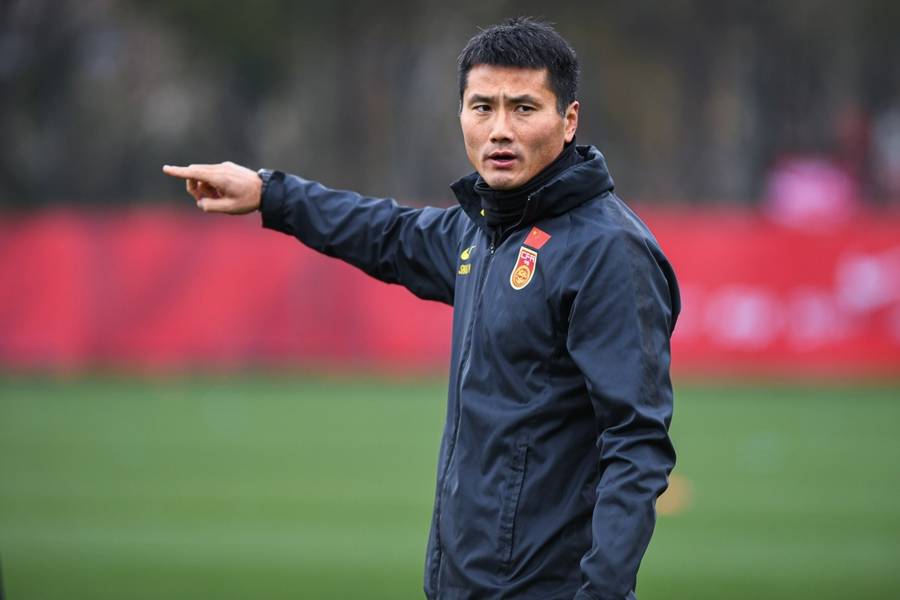 全球选聘四个月<strong></p>
<p>BTC价格</strong>，招来只有一年执教经历的本土教练，国足新帅竟是邵佳一