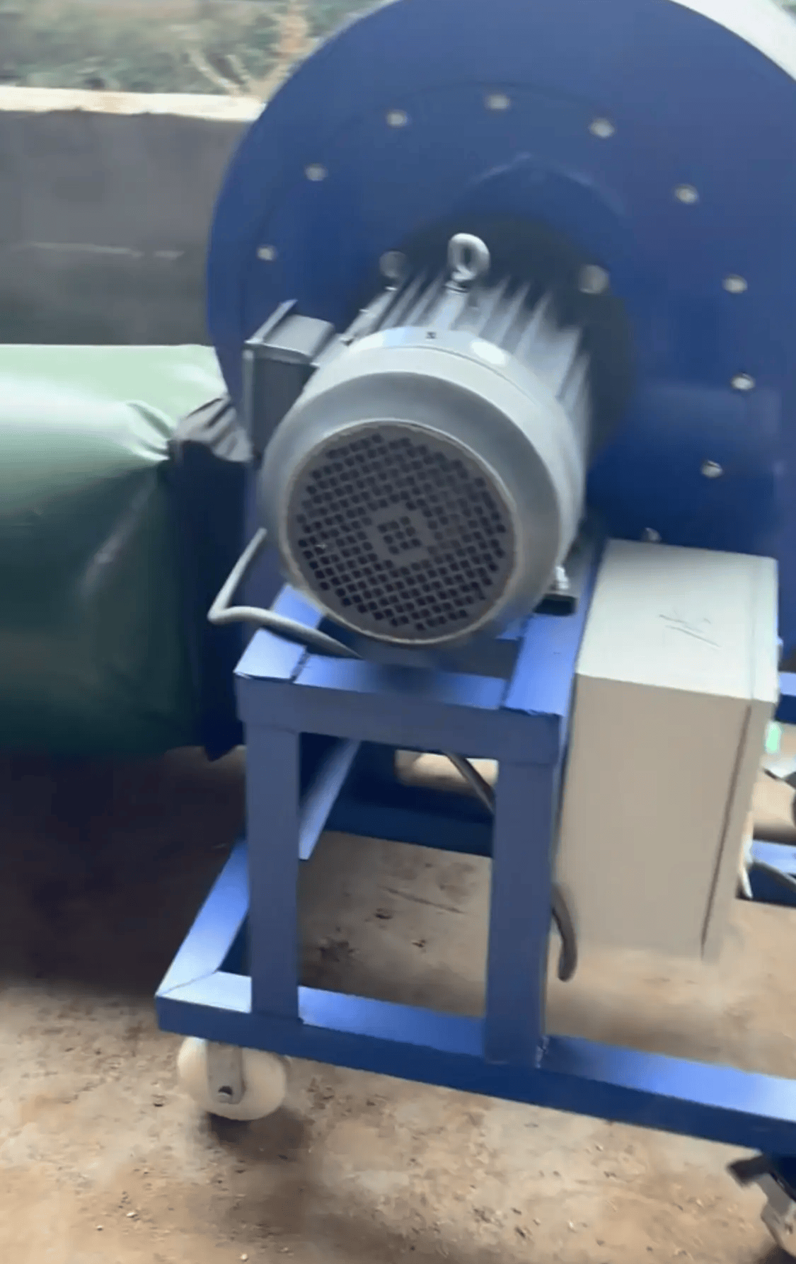 阴雨50天<strong></p>
<p>BTC价格</strong>，他用3200块救回30万斤玉米