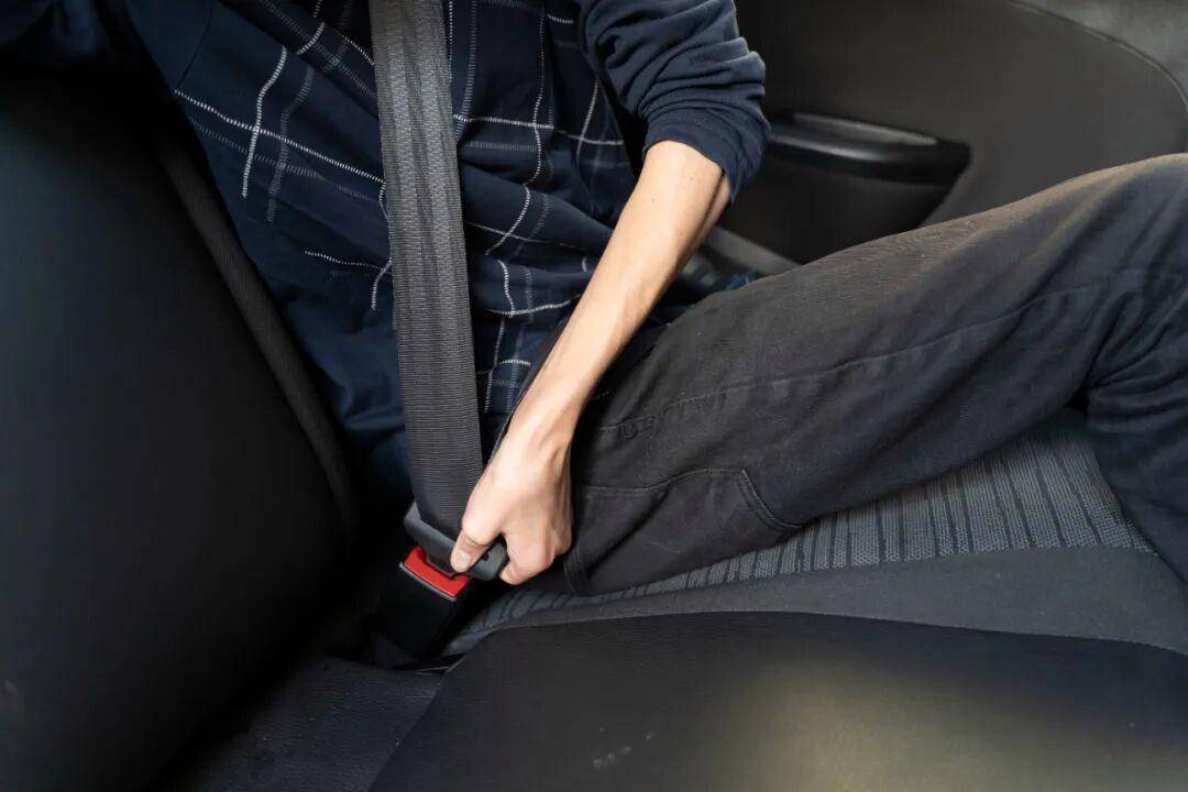 死亡率翻倍！后排乘客不系安全带<strong></p>
<p>BTC价格</strong>，危险且违法