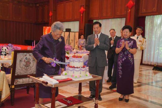 连续有两位国王访华<strong></p>
<p>比特币价格</strong>，其中一位是建交以来首访，证明了什么？