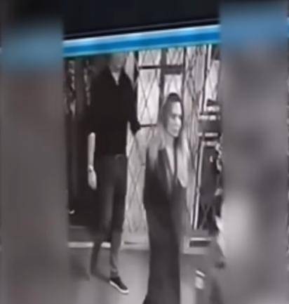 安吉丽娜·朱莉访乌<strong></p>
<p>比特币价格</strong>，保镖被带走