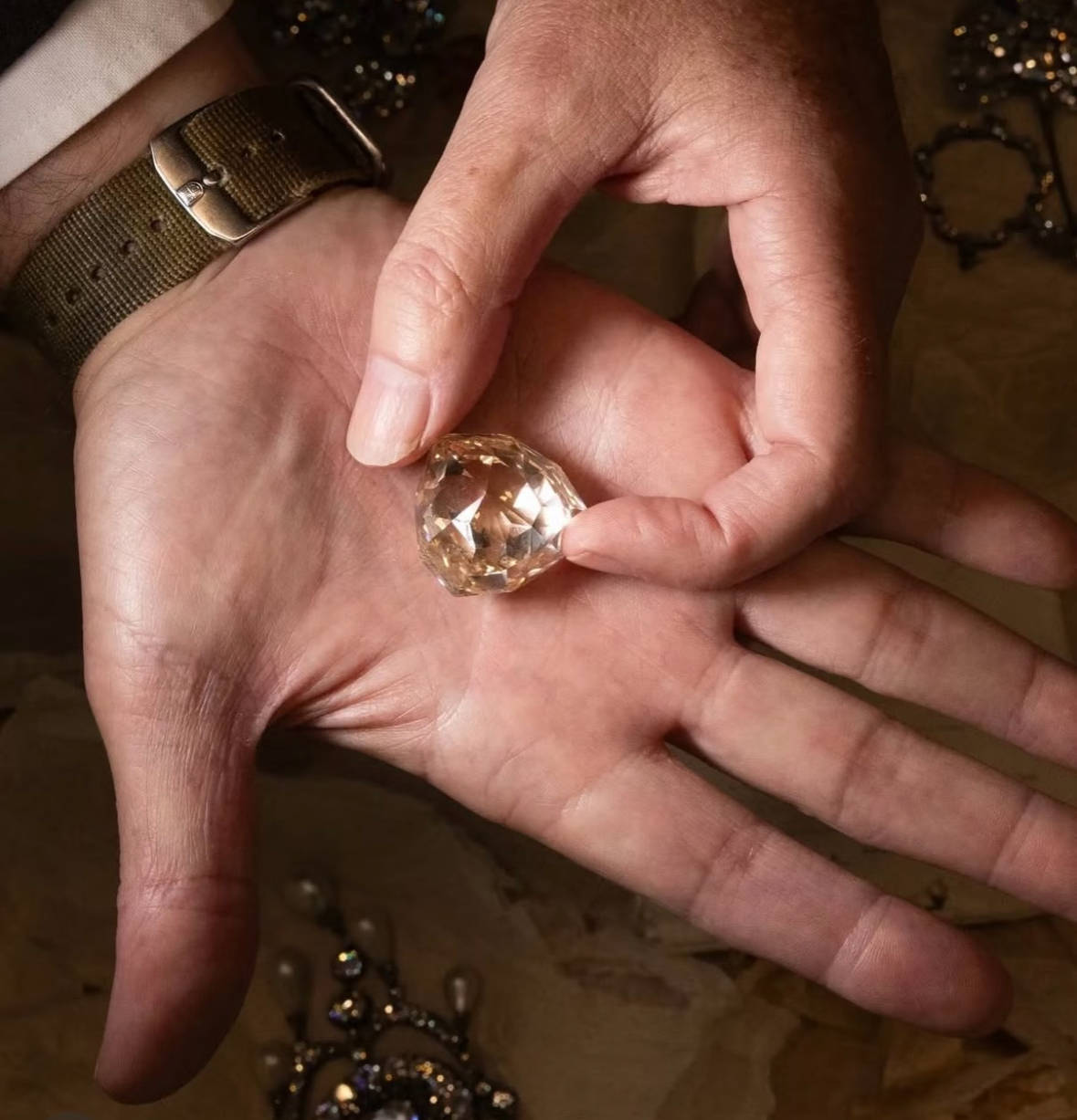 失踪百年的欧洲王室诅咒之钻重现<strong></p>
<p>以太坊价格</strong>，背后藏着一位忠贞皇后的惊人布局