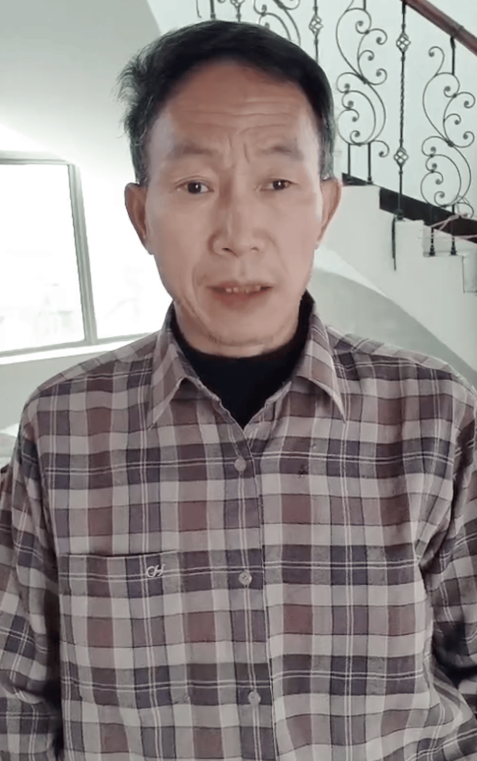 “蛇被我甩开了<strong></p>
<p>USDT价格</strong>，没完全注射毒液”，湖南直播抓蛇被咬伤网红被警方拘留后发声道歉