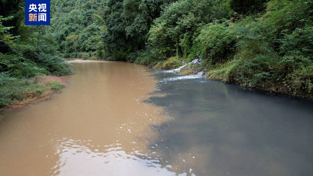 重庆南川通报“一河段水体颜色异常”：溶洞涌水造成水质异常