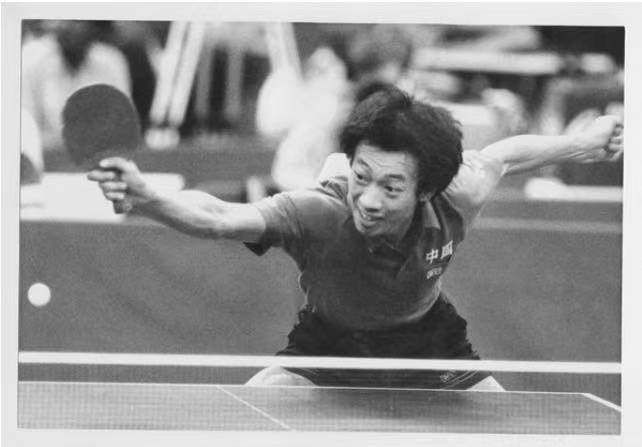 乒乓球前世界冠军滕义受贿逾亿元获刑十四年：利用人脉关系谋不当利益