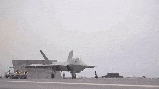 不是慢镜头！福建舰电磁弹射速度那么快<strong></p>
<p>泰达币价格</strong>，是怎么瞬间刹车的？