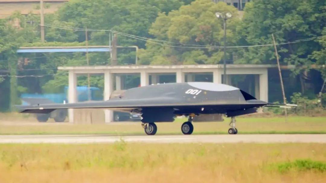 代号“玄龙”！攻击-11官宣服役<strong></p>
<p>泰达币价格</strong>，与歼-20、歼-16编队飞行