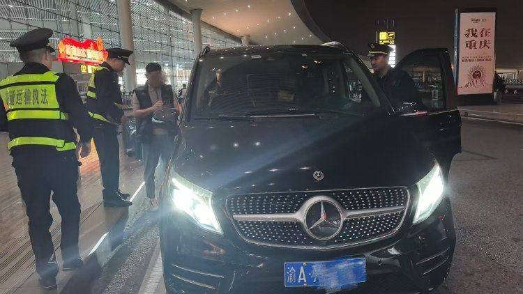 4分钟精准拦截<strong></p>
<p>泰达币价格</strong>！男子用豪华商务车从事非法营运落网