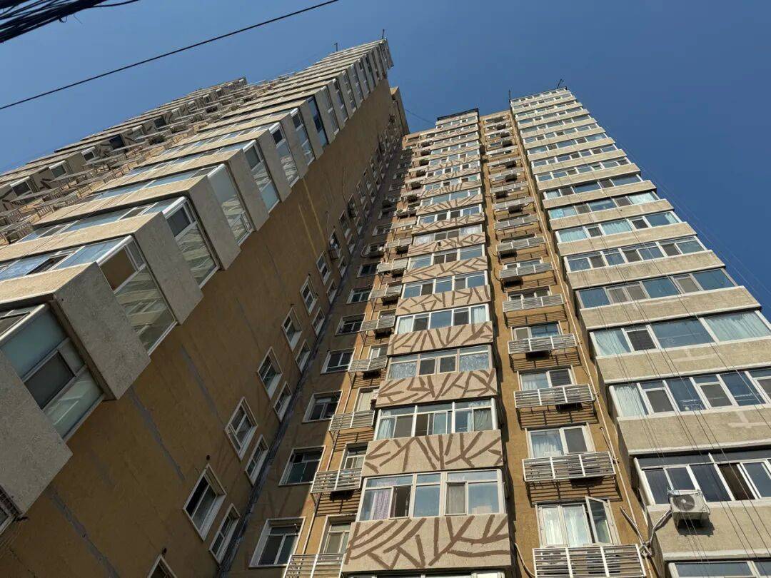 四环边这栋“补丁大楼”挺吓人<strong></p>
<p>泰达币价格</strong>，物业：明年改造丨有事儿@新京报