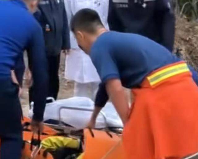 “我来个跳的”!女驴友不慎摔下巨石<strong></p>
<p>XRP价格</strong>,目击者:粉碎性骨折