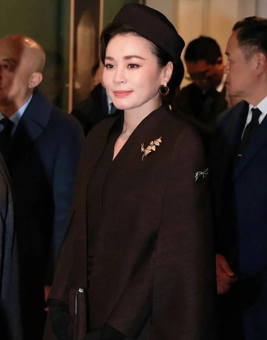 泰国王后访华“穿搭九宫格”出圈<strong></p>
<p>瑞波币价格</strong>，隆重珠宝展现用心诚意