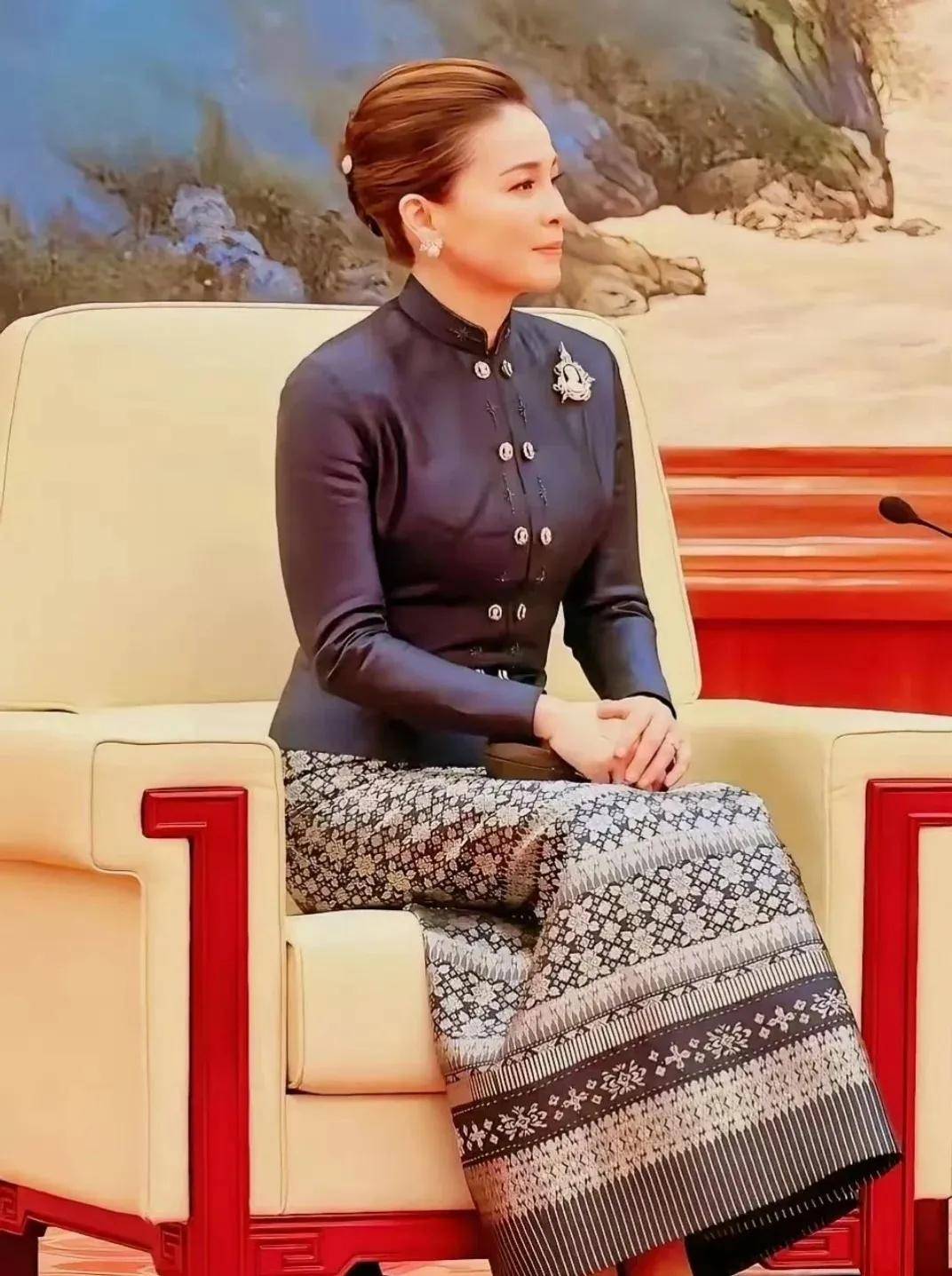 泰国王后访华“穿搭九宫格”出圈<strong></p>
<p>瑞波币价格</strong>，隆重珠宝展现用心诚意