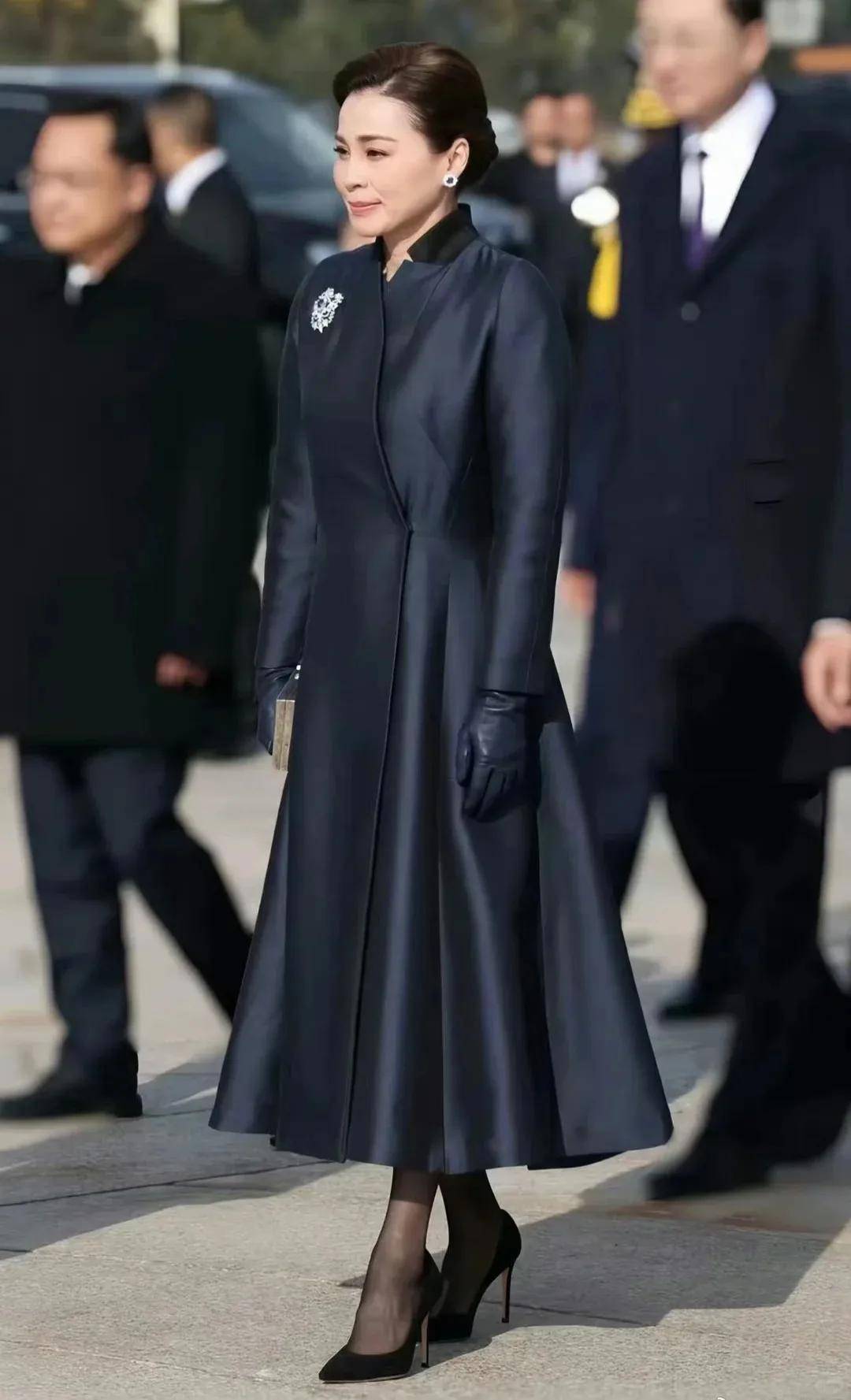 泰国王后访华“穿搭九宫格”出圈<strong></p>
<p>瑞波币价格</strong>，隆重珠宝展现用心诚意