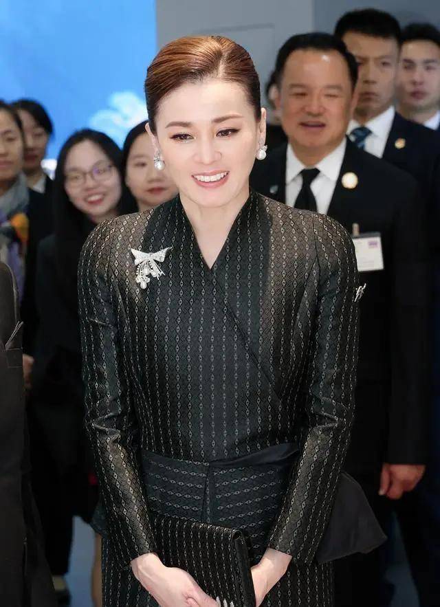 泰国王后访华“穿搭九宫格”出圈<strong></p>
<p>瑞波币价格</strong>，隆重珠宝展现用心诚意