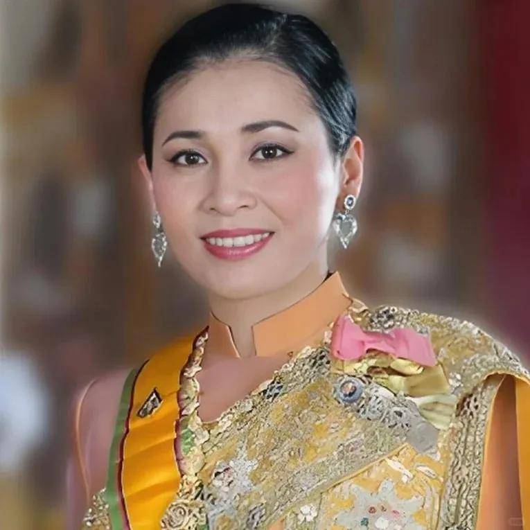 泰国王后访华“穿搭九宫格”出圈<strong></p>
<p>瑞波币价格</strong>，隆重珠宝展现用心诚意