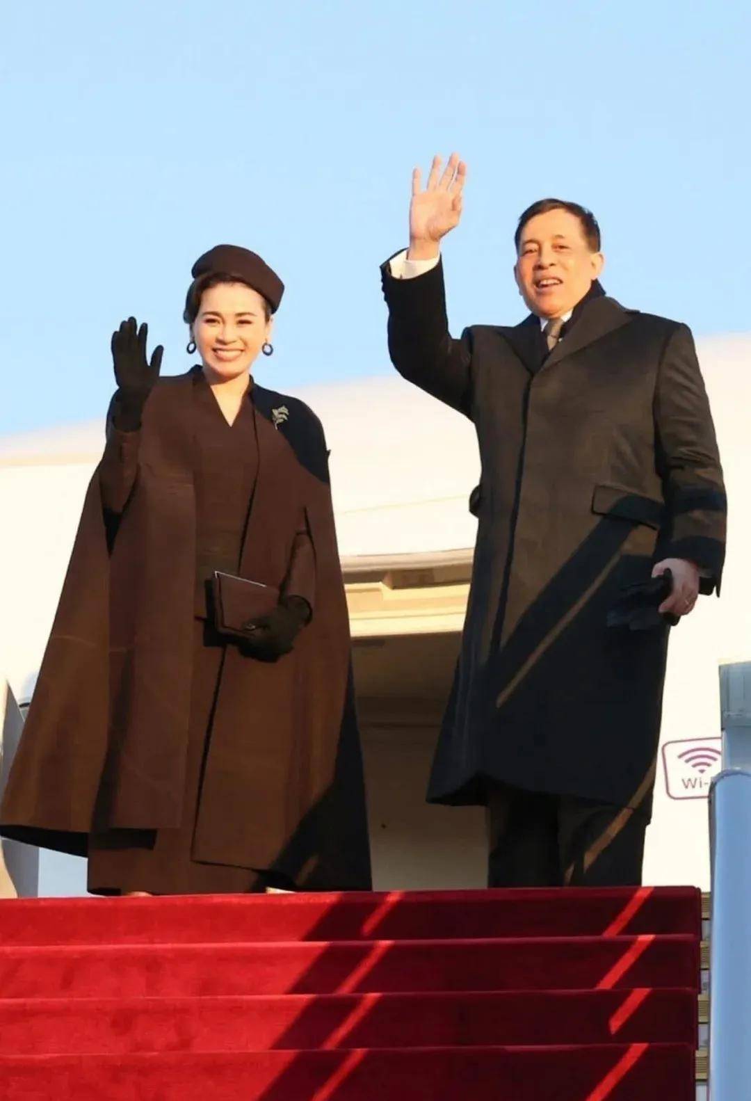 泰国王后访华“穿搭九宫格”出圈<strong></p>
<p>瑞波币价格</strong>，隆重珠宝展现用心诚意