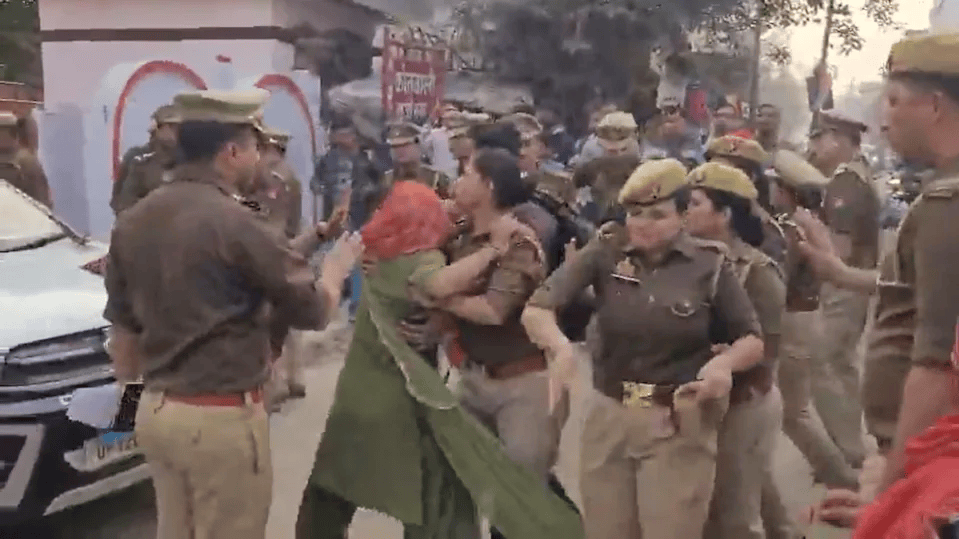 遭轮奸后接死亡威胁，印度16岁少女冲破警戒线向高级警官求助