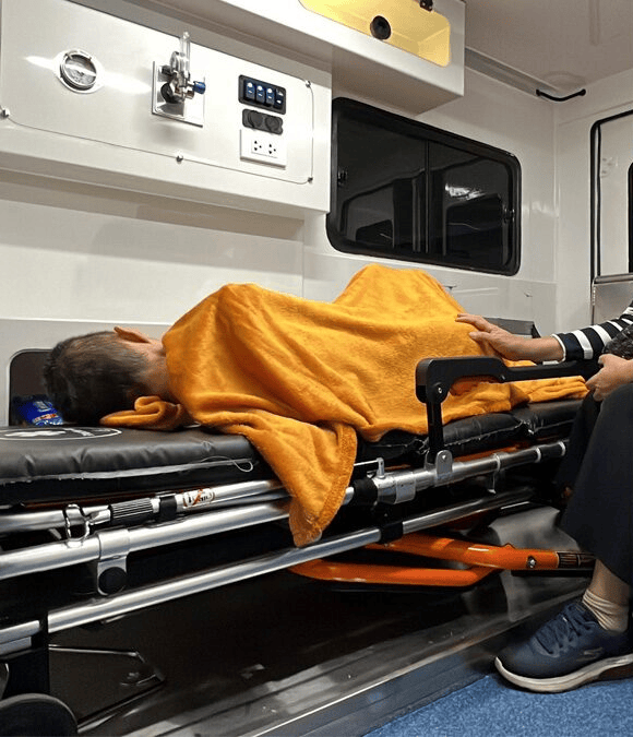 泰国女子被医院宣告脑癌死亡<strong></p>
<p>DOT价格</strong>，火化前突然睁眼，现场众人吓到尖叫