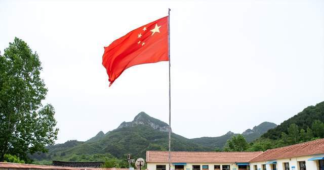 “民族英雄”泽连斯基的背后<strong></p>
<p>DOT价格</strong>，站着一大批中国人