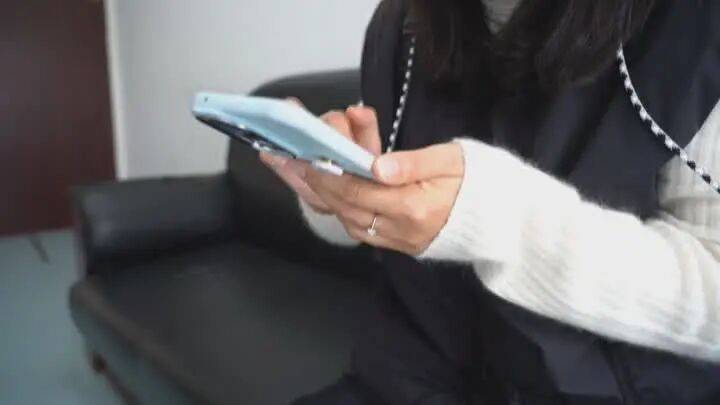 扬州一女子刷短视频惹祸：偷偷去银行取了6万现金<strong></p>
<p>波卡币价格</strong>，结果……