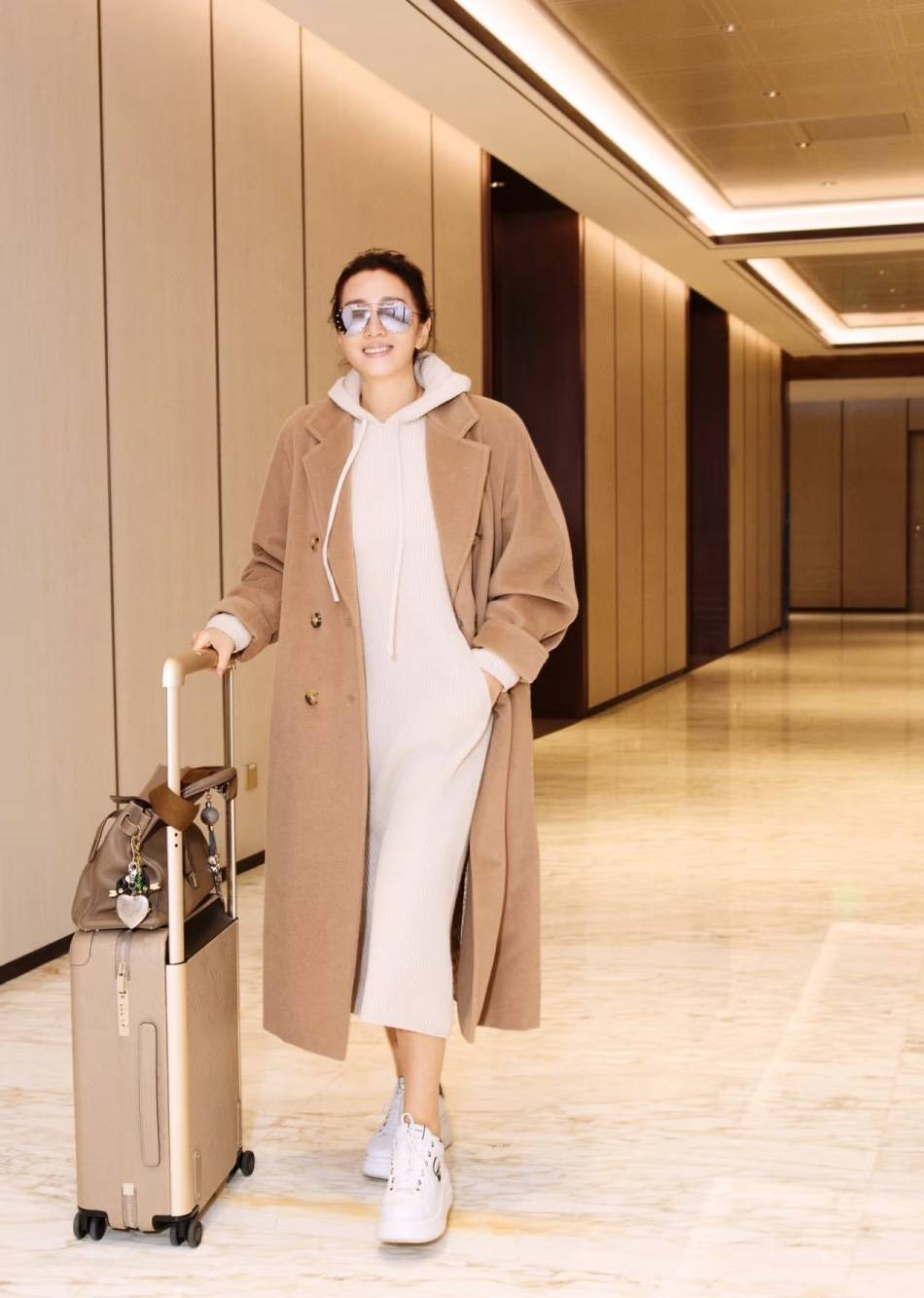 巩俐、梅姨、高圆圆...Power女性冬天少不了一件驼色大衣<strong></p>
<p>币安币价格</strong>！