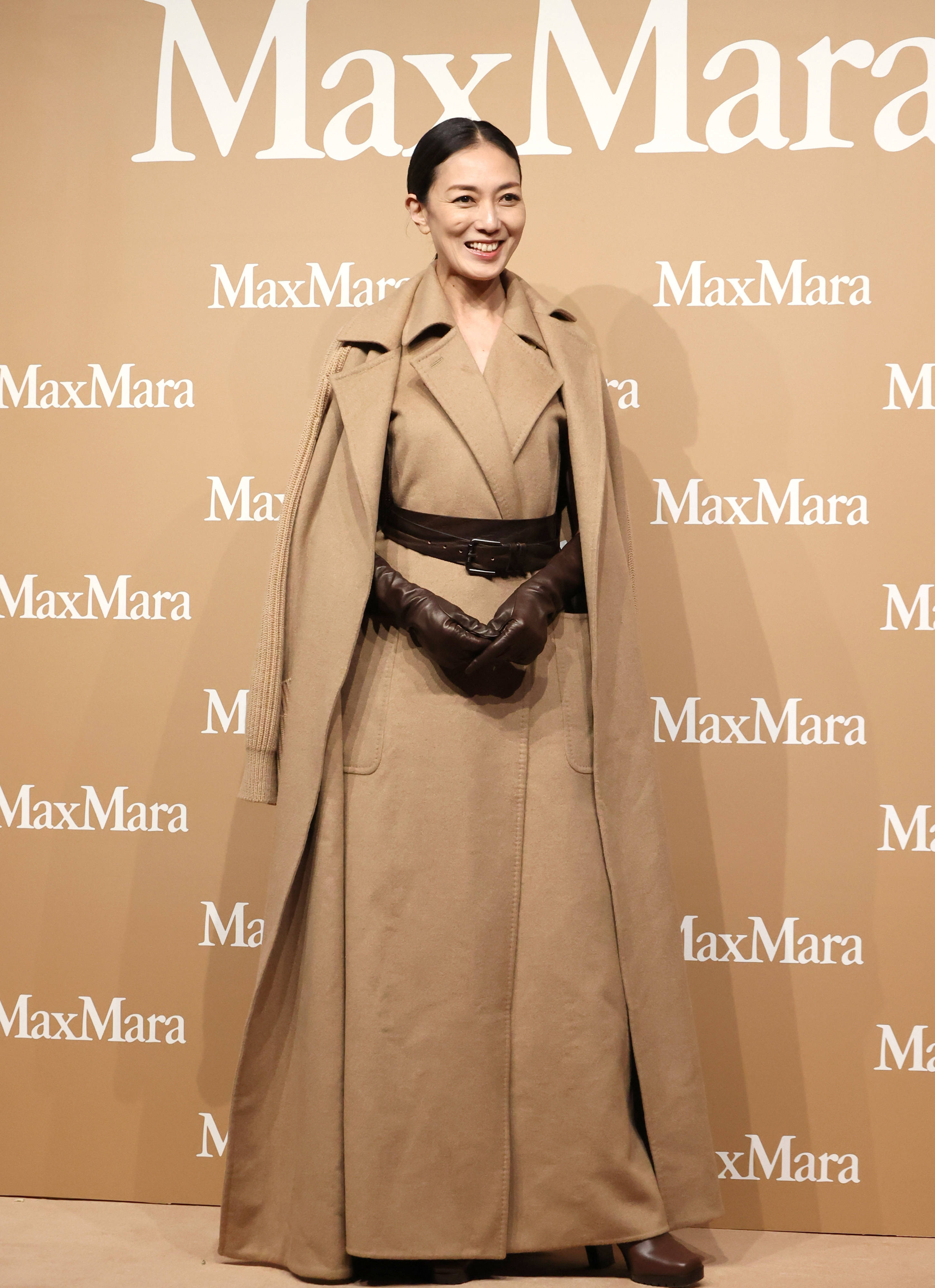 巩俐、梅姨、高圆圆...Power女性冬天少不了一件驼色大衣<strong></p>
<p>币安币价格</strong>！