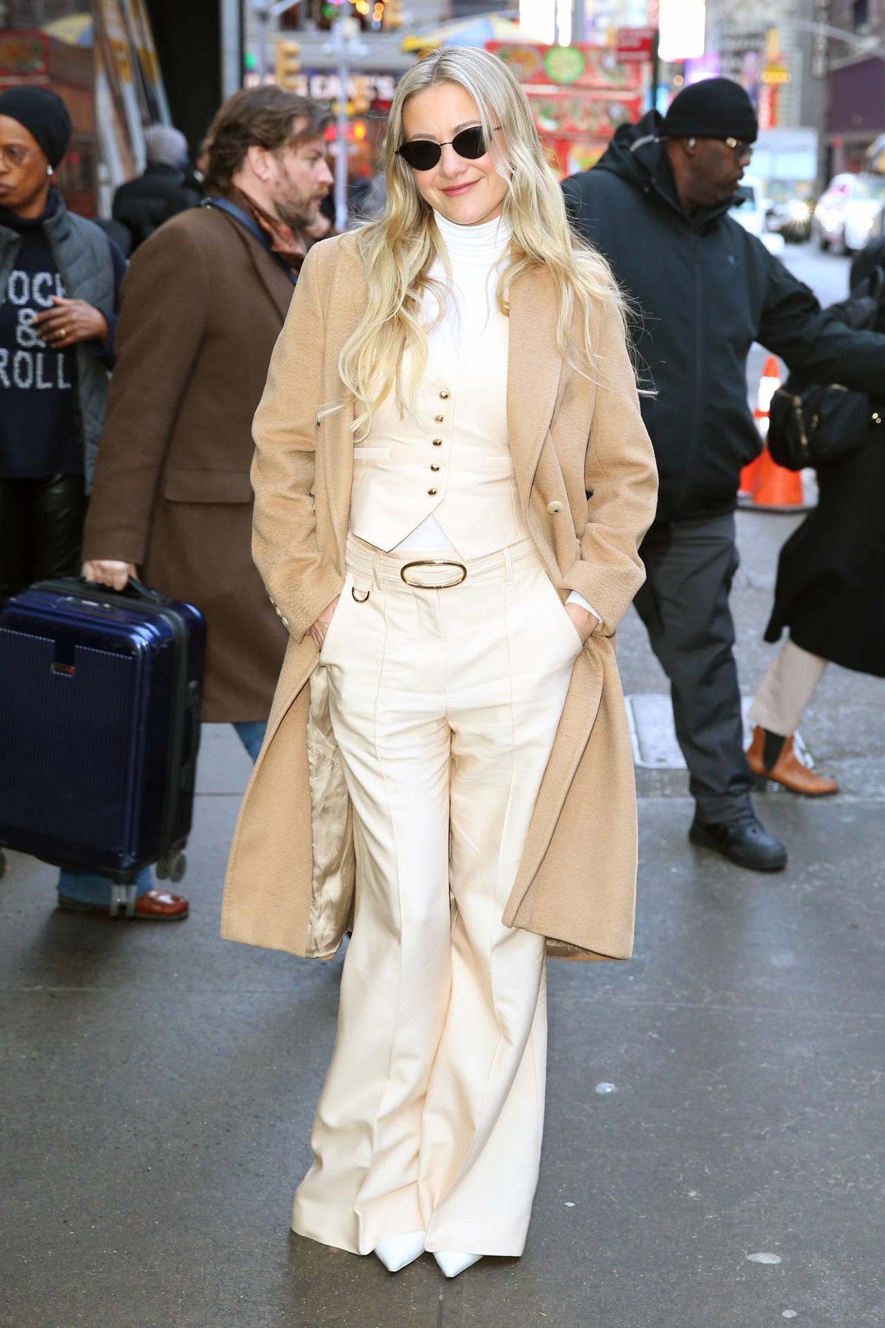 巩俐、梅姨、高圆圆...Power女性冬天少不了一件驼色大衣<strong></p>
<p>币安币价格</strong>！