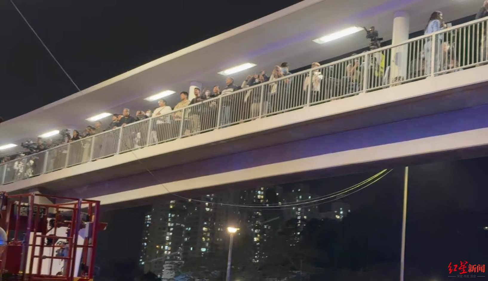 红星新闻实探香港宏福苑大火现场：警员称第一次遇到这么大火<strong></p>
<p>币安币价格</strong>，餐厅老板自发为救援人员送餐