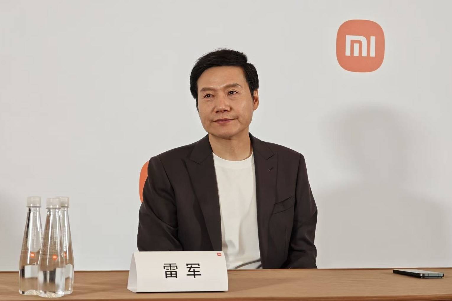 雷军宣布1亿港元增持后<strong></p>
<p>币安币价格</strong>，小米港股美股迎来上涨