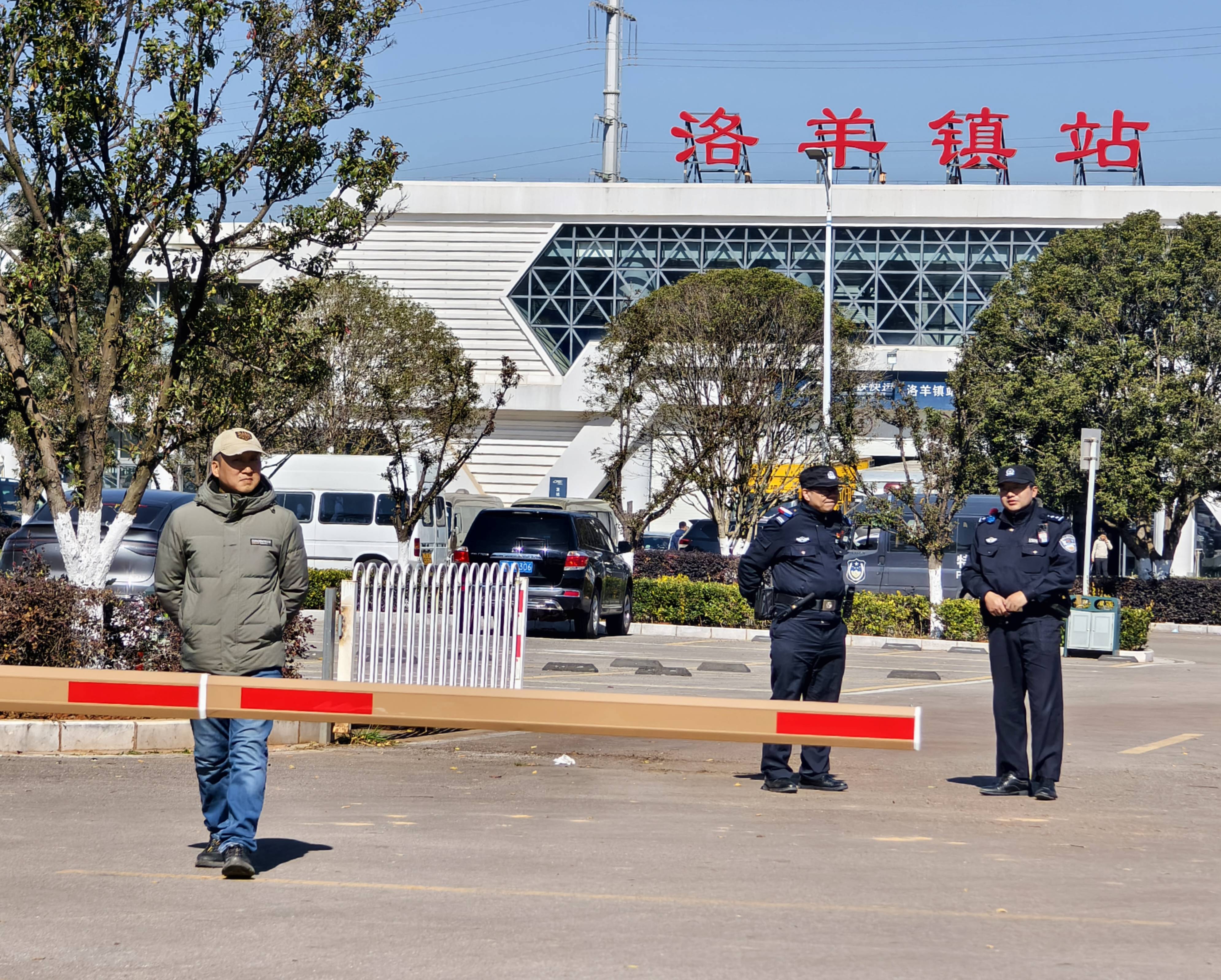 昆明发生试验列车撞施工作业人员事故<strong></p>
<p>ADA价格</strong>，开屏新闻记者探访现场