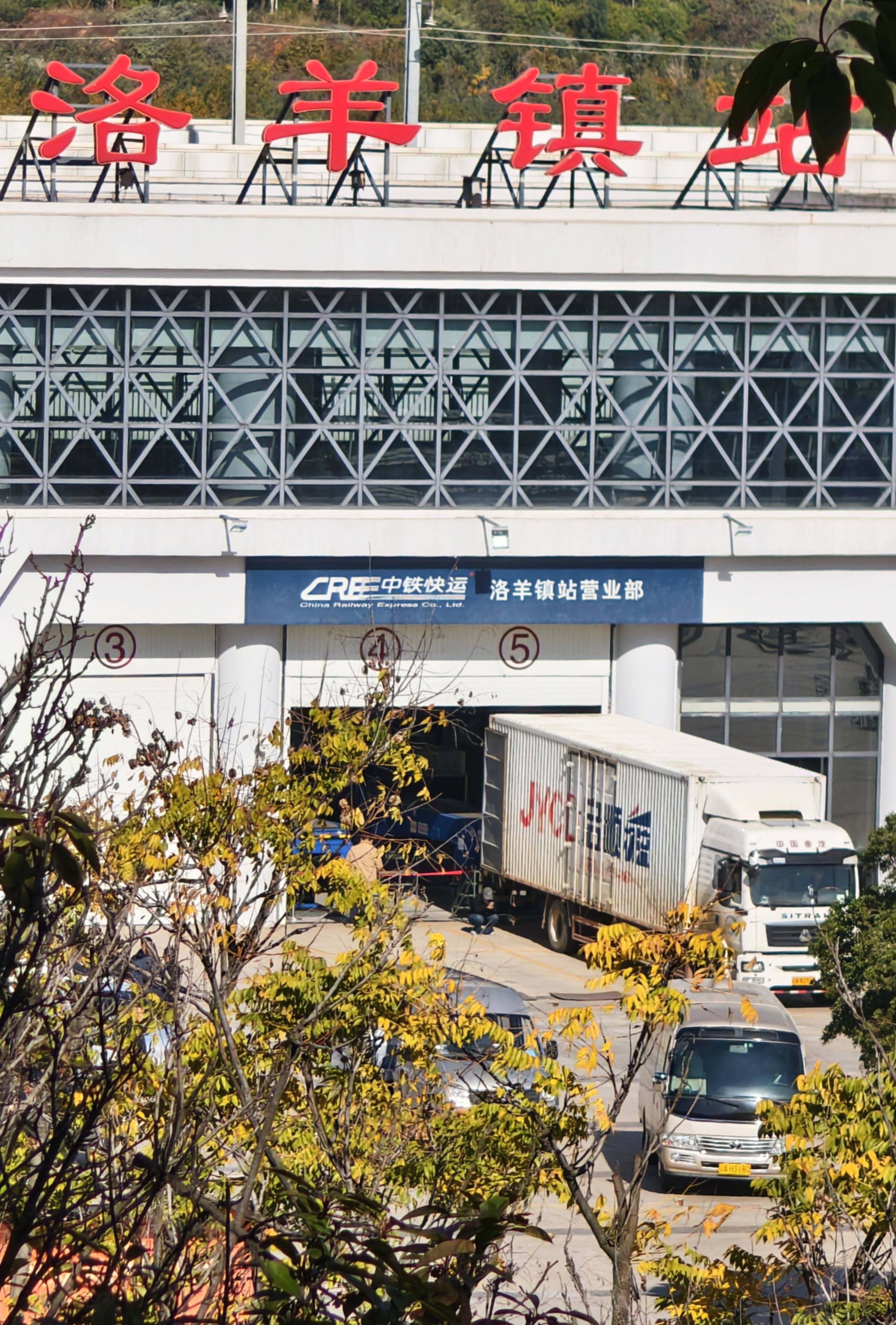 昆明发生试验列车撞施工作业人员事故<strong></p>
<p>ADA价格</strong>，开屏新闻记者探访现场