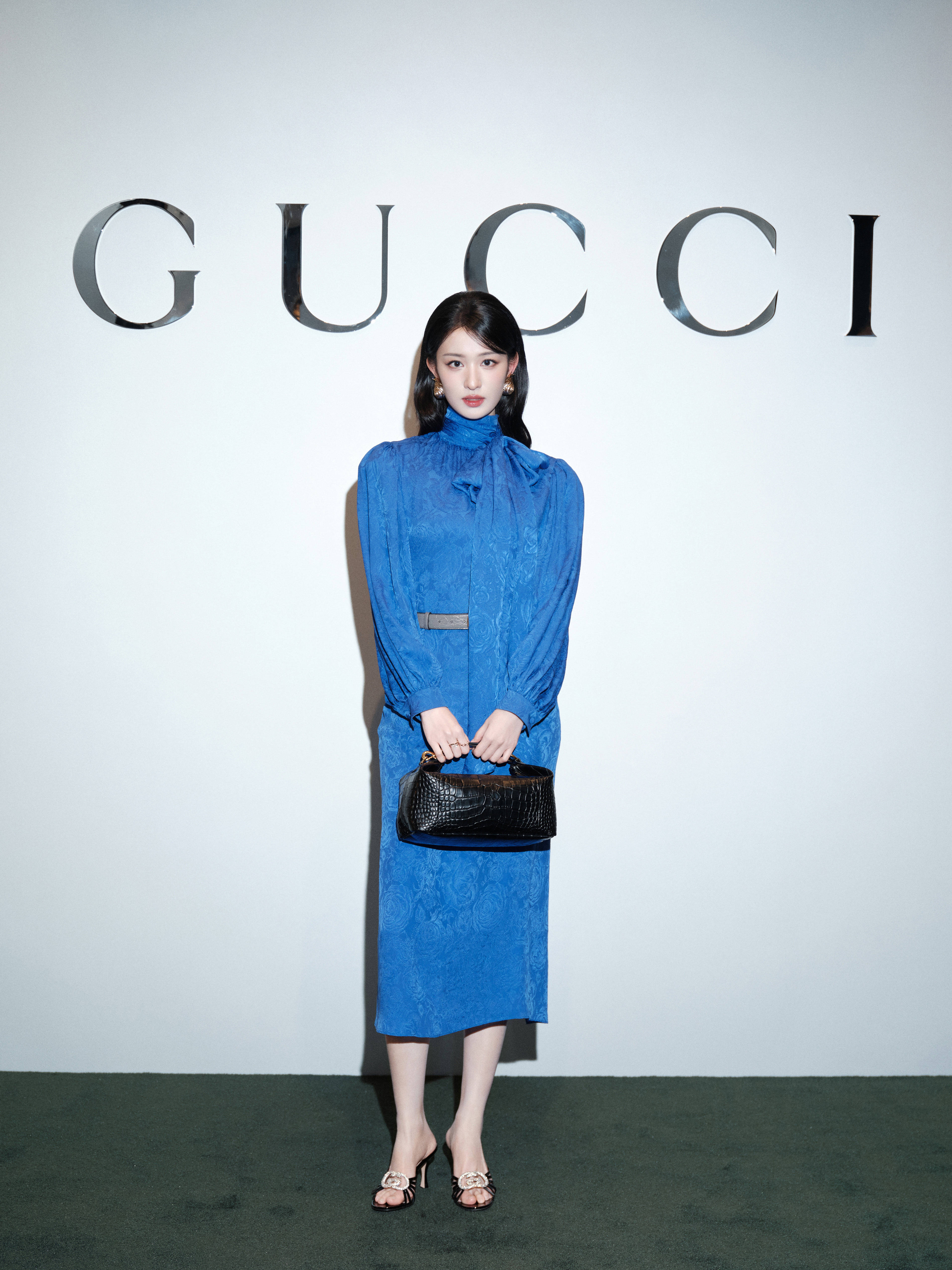 王楚然一席蓝色复古裙惊艳成都<strong></p>
<p>ADA价格</strong>,欧阳娜娜一身LV看展愈加熟女风!