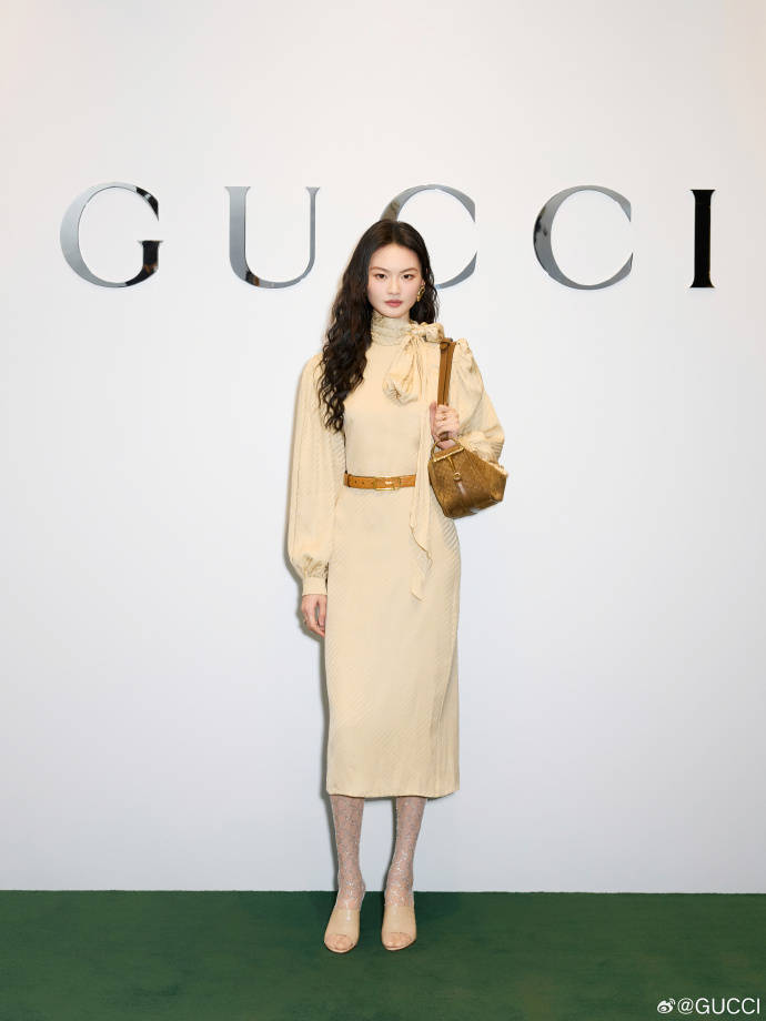 王楚然一席蓝色复古裙惊艳成都<strong></p>
<p>ADA价格</strong>,欧阳娜娜一身LV看展愈加熟女风!