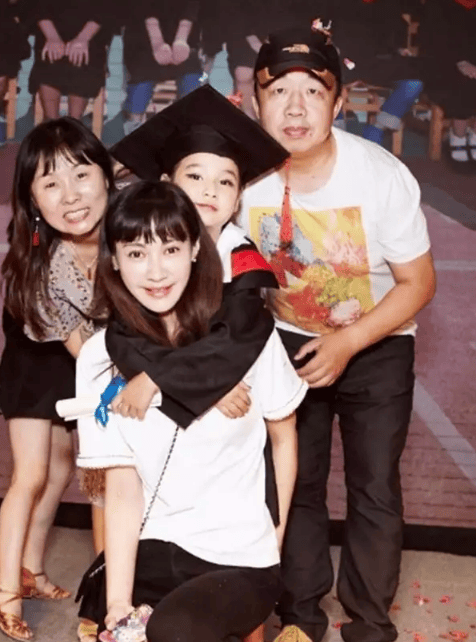 考古|杨雪女儿为妈妈拍站姐图<strong></p>
<p>ADA价格</strong>,颜值重现“江玉燕”,最美反派还是个宝藏女神!