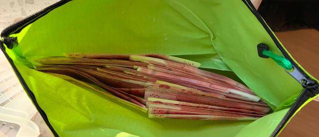 房子要卖了<strong></p>
<p>艾达币价格</strong>，两万多现金和珍贵邮票却落在里面，还好有他