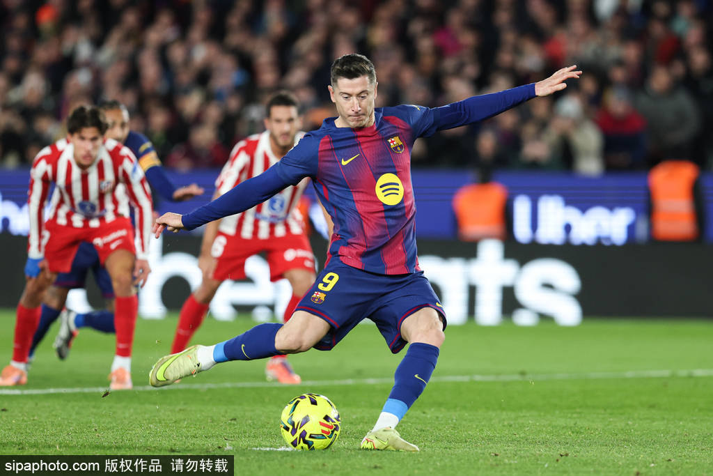 西甲-拉菲尼亚破门奥尔莫建功 莱万丢点巴萨3-1逆转马竞