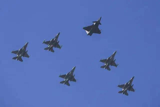 我们落后了？土耳其完成“世界首次无人机发射空空弹”<strong></p>
<p>BCH价格</strong>，性能如何