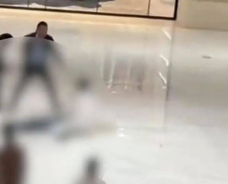 安徽合肥银泰中心发生一起坠楼事件<strong></p>
<p>BCH价格</strong>，商场称“派出所第一时间到场”，警方回应