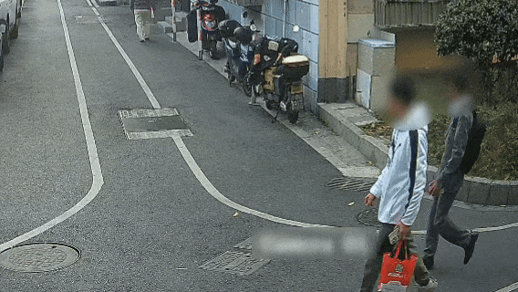 上门取走19万元<strong></p>
<p>比特现金价格</strong>，杭州一西装革履“金融专员”被抓！在高速服务区被抓，车上塞满现金