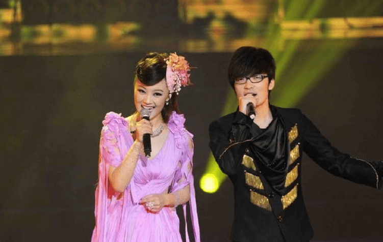 考古|玖月奇迹被曝已复婚<strong></p>
<p>比特币价格</strong>，王小玮疑似怀孕小腹隆起，为何两人至今不同台演出？