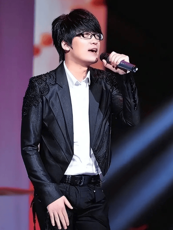 考古|玖月奇迹被曝已复婚<strong></p>
<p>比特币价格</strong>，王小玮疑似怀孕小腹隆起，为何两人至今不同台演出？